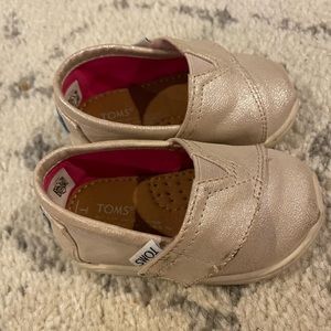 Baby Girls Toms Size 4 Gold Glitter